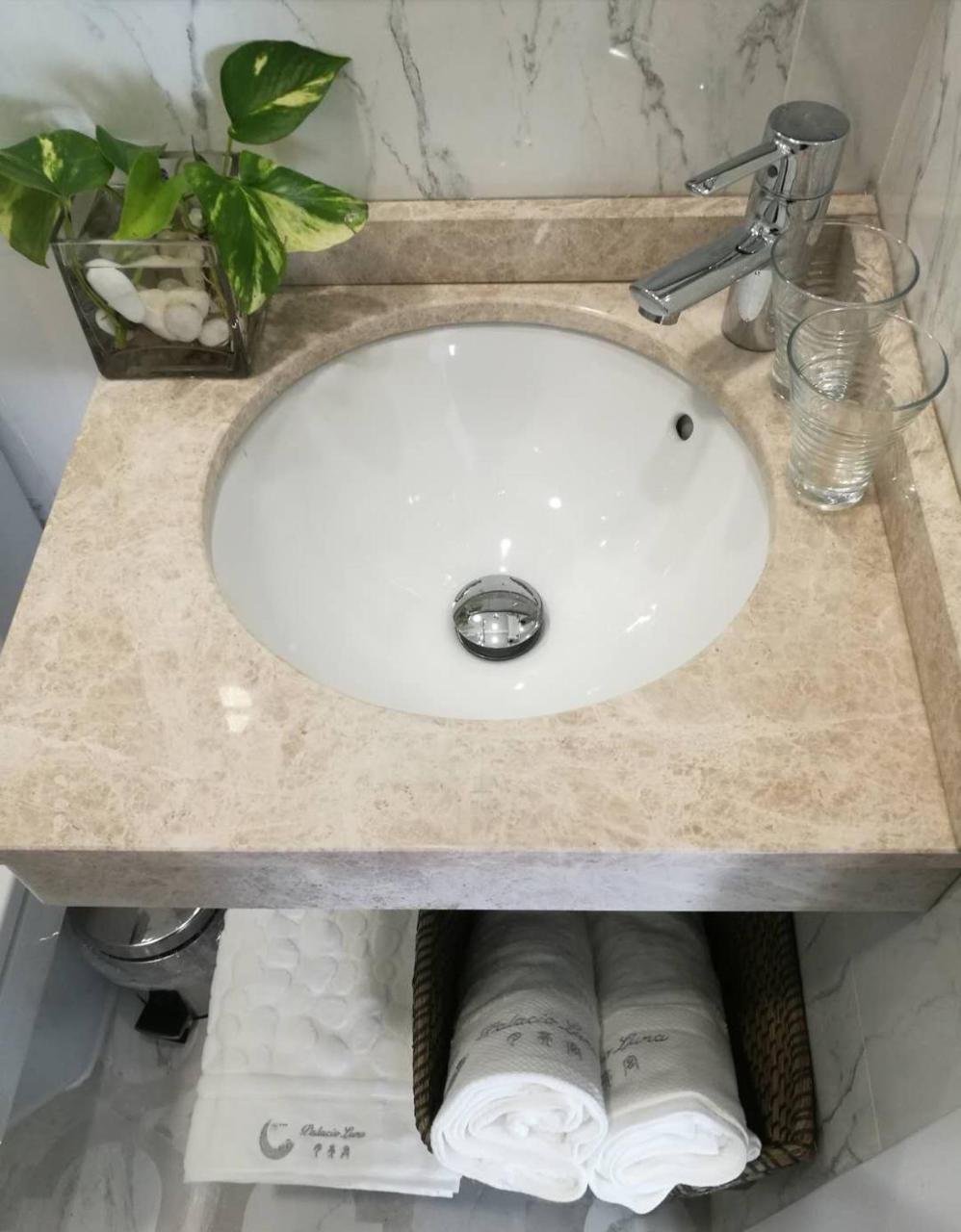 Hostal Palacio Luna Madrid Dış mekan fotoğraf